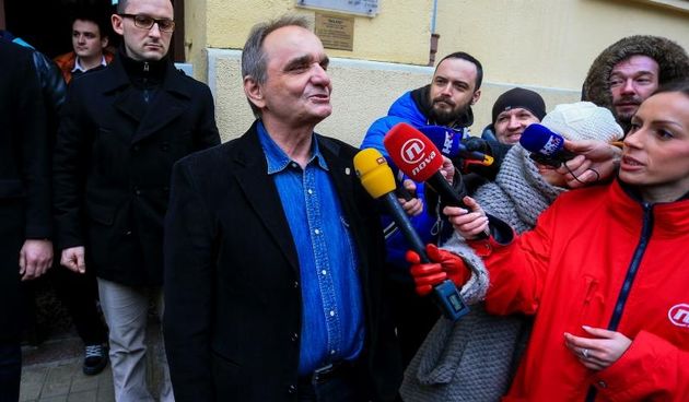 Osijek – Branimir Glavas uhicen i odveden u pratnji djelatnika policije prema Zagrebu u istrazni zatvor. Photo: Davor Javorovic/PIXSELL