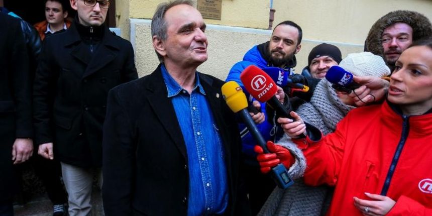 Osijek – Branimir Glavas uhicen i odveden u pratnji djelatnika policije prema Zagrebu u istrazni zatvor. Photo: Davor Javorovic/PIXSELL Osijek – Branimir Glavas uhicen i odveden u pratnji djelatnika policije prema Zagrebu u istrazni zatvor. Photo: Davor Javorovic/PIXSELL