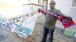 Otočani Markov trg pretvorili u plažu Otočani Markov trg pretvorili u plažu