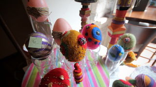 Restoran Bar Atrij: Prodajna izložba uskrsnih pisanica Silvijane Dražović, Foto: Saša Čuka Restoran Bar Atrij: Prodajna izložba uskrsnih pisanica Silvijane Dražović, Foto: Saša Čuka