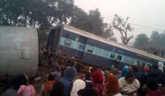 Indija, prevrnuti vlak