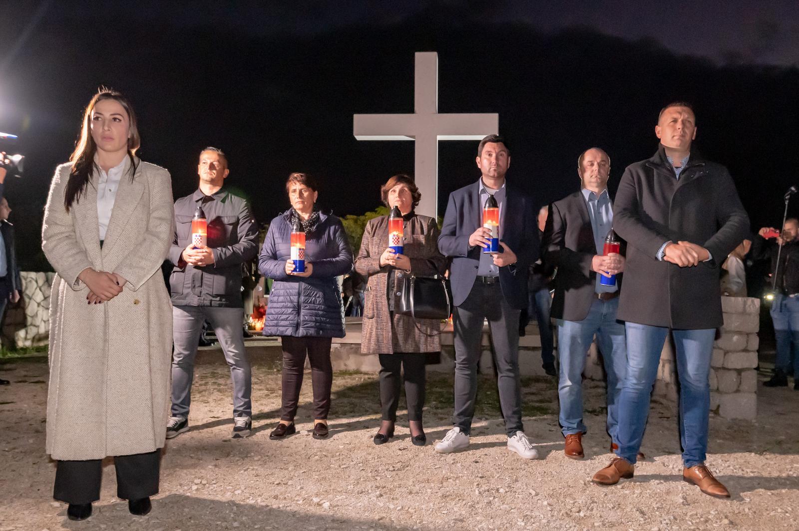 Andrej Plenković obilježio Dan sjećanja u Škabrnji Andrej Plenković obilježio Dan sjećanja u Škabrnji