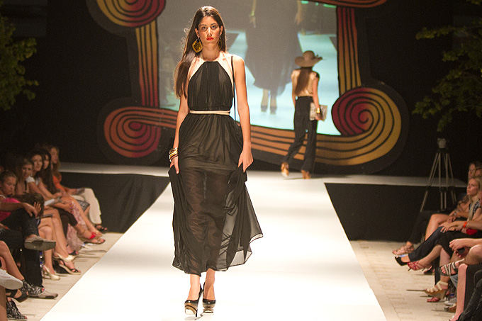 Trodnevna modna manifestacija Zadar fashion nights održava se na Trgu Ivana Pavla II. Prve večeri, pod nazivom ‘Urban Night’ predstavili su se kreatori i modne kuće: Toni Brekalo, Galko, Callegari, Oktan, Ana Milin i Margarete Ete. U glazbenom dijelu prog Trodnevna modna manifestacija Zadar fashion nights održava se na Trgu Ivana Pavla II. Prve večeri, pod nazivom ‘Urban Night’ predstavili su se kreatori i modne kuće: Toni Brekalo, Galko, Callegari, Oktan, Ana Milin i Margarete Ete. U glazbenom dijelu prog