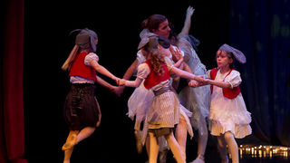 Plesna čestitka Zadarskog plesnog ansambla, Foto: Leo Banić Plesna čestitka Zadarskog plesnog ansambla, Foto: Leo Banić