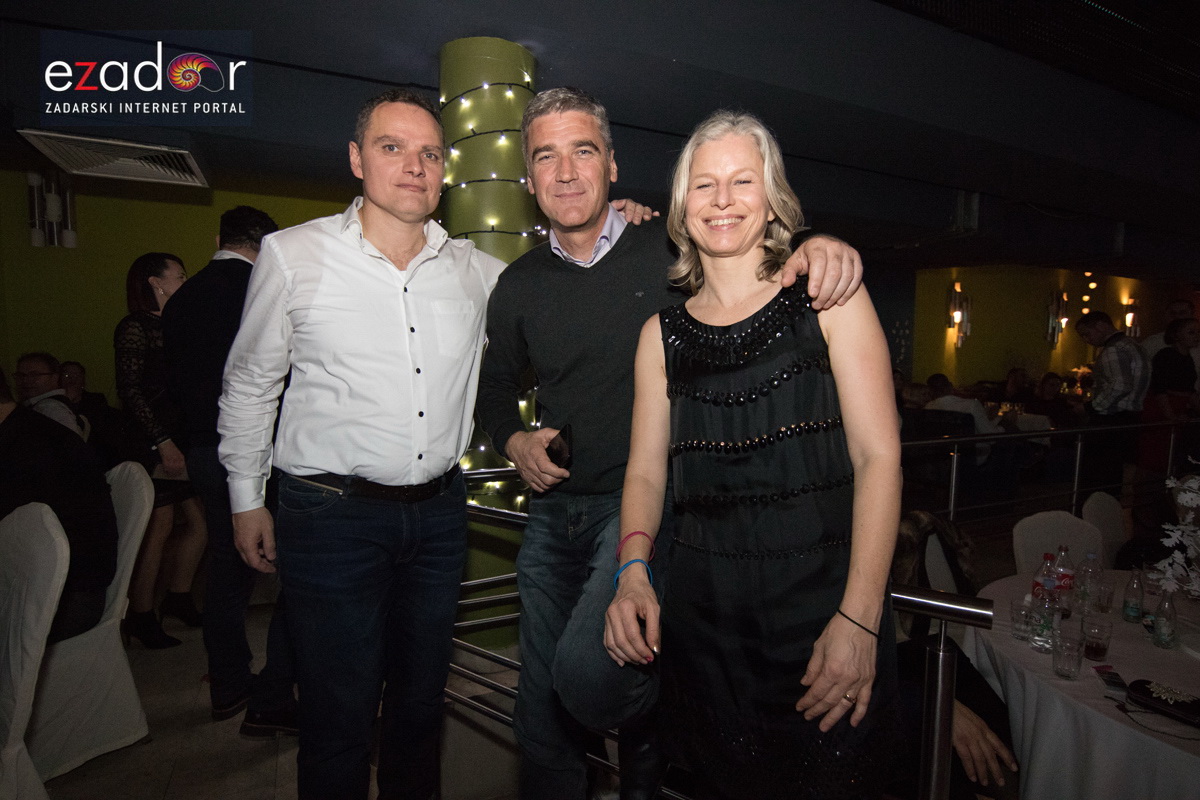 Ludnica u Saturnusu: Najbolji doček u svemiru i šire Ludnica u Saturnusu: Najbolji doček u svemiru i šire