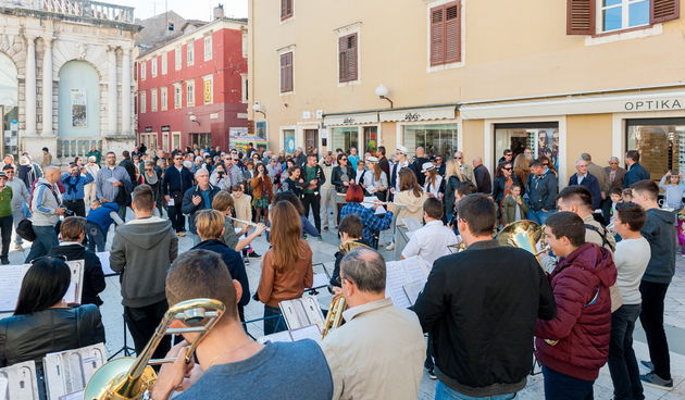 Jer glazba pokreće: Gradska glazba i puhači GB škole Bersa na Narodnom trgu