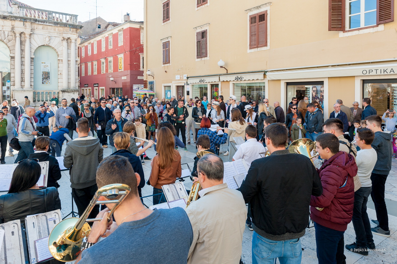 Jer glazba pokreće: Gradska glazba i puhači GB škole Bersa na Narodnom trgu Jer glazba pokreće: Gradska glazba i puhači GB škole Bersa na Narodnom trgu