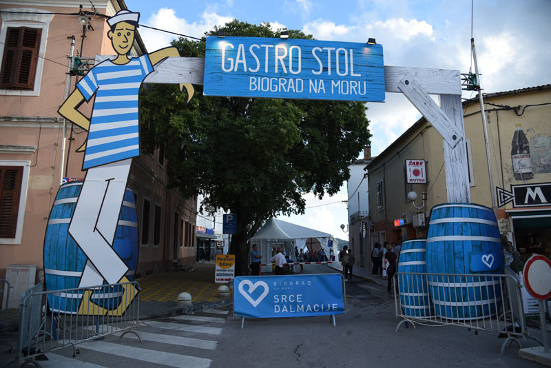 11. Gastol stol na biogradskoj rivi. Foto: Vinko Pešić 11. Gastol stol na biogradskoj rivi. Foto: Vinko Pešić