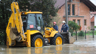 Rijeka Krapina se izlila iz svog korita nakon nekoliko dana neprekinutih kiša te je poplavila kuće i podrume u Zaprešiću, a vodostaj rijeke Save i dalje raste, Foto: Damir Krajac / CROPIX