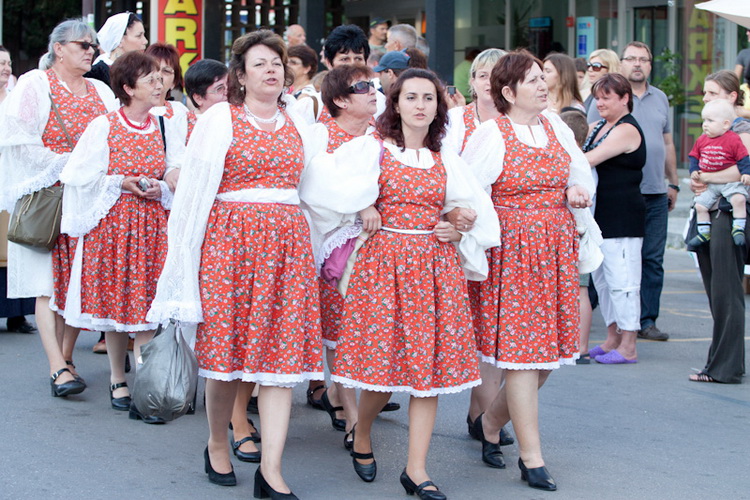 Biograd: 6. Dugi svehrvatski eno-eko-gastro-etno stol, Foto: Franjo Jurić Biograd: 6. Dugi svehrvatski eno-eko-gastro-etno stol, Foto: Franjo Jurić