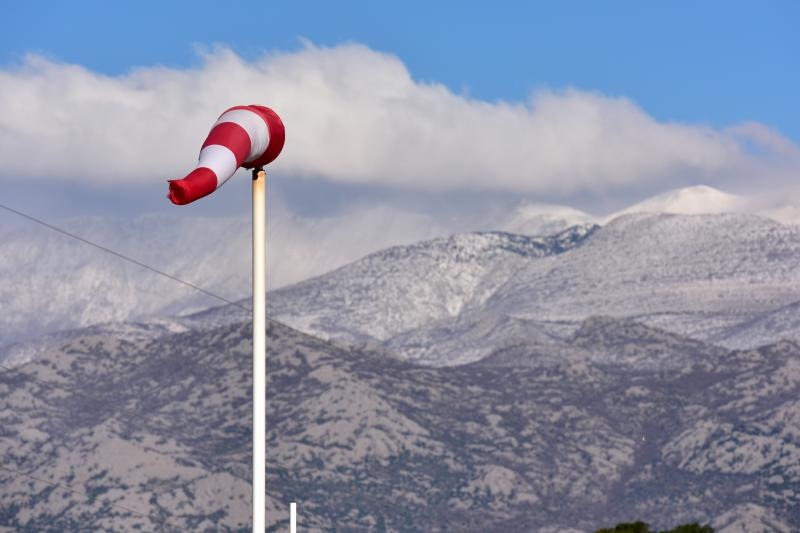 Jaka bura na zadarskom području otežava cestovni i pomorski promet, foto: Dino STanin/PIXSELL Jaka bura na zadarskom području otežava cestovni i pomorski promet, foto: Dino STanin/PIXSELL