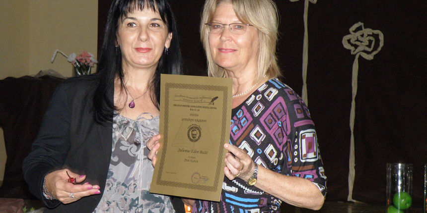 Nagrada A.B. Šimić uručena Julienne Bušić Nagrada A.B. Šimić uručena Julienne Bušić