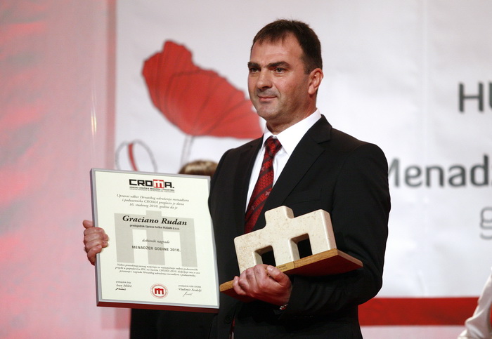 Zagreb, 161110.
U hotelu Westin odrzan je 20. susret CROMA 2010, na kojm su dodijeljene nagrade za najbolje menadzere i poduzetnike u ovoj godini. Dodijeljeno je 14 nagrada i plaketa.
Na slici: Graciano Rudan, Rudan d.o.o., Zminj.
Foto: Neja Markicevic / Zagreb, 161110.
U hotelu Westin odrzan je 20. susret CROMA 2010, na kojm su dodijeljene nagrade za najbolje menadzere i poduzetnike u ovoj godini. Dodijeljeno je 14 nagrada i plaketa.
Na slici: Graciano Rudan, Rudan d.o.o., Zminj.
Foto: Neja Markicevic /