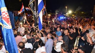 U Dragama otkriven spomenik Miru Barešiću. Photo: Dino Stanin/PIXSELL