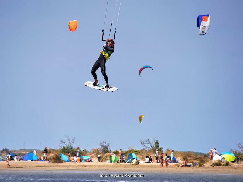 Kite surferi guštaju u Ninu
