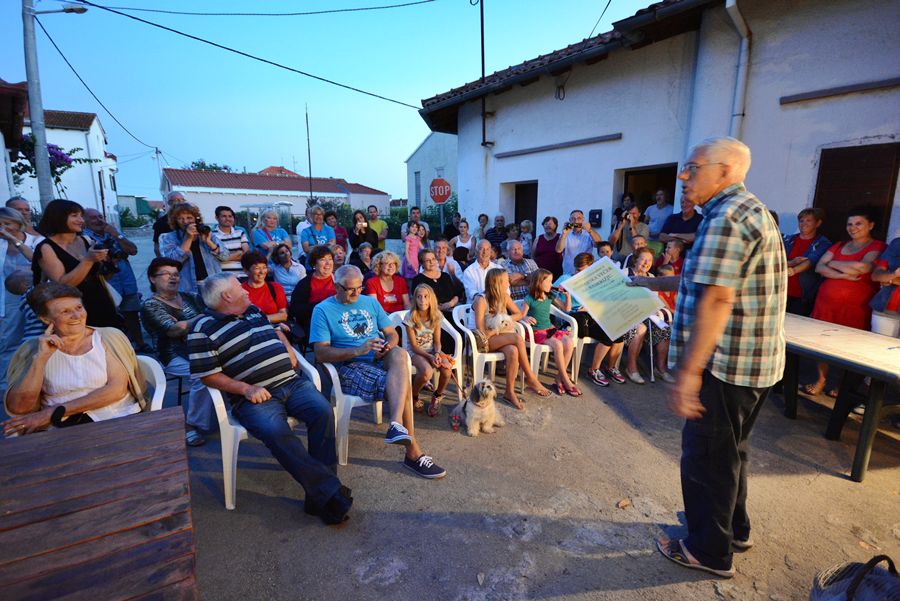 Stanarska večer na raskrižju ; foto Iva Perinčić Stanarska večer na raskrižju ; foto Iva Perinčić