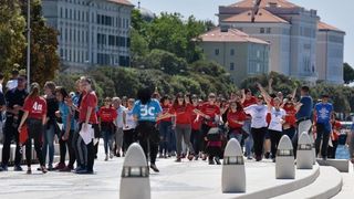 Ludijada zadarskih maturanata uz pjesmu i kupanje na Morskim orguljama. Foto: Dino Stanin/PIXSELL Ludijada zadarskih maturanata uz pjesmu i kupanje na Morskim orguljama. Foto: Dino Stanin/PIXSELL
