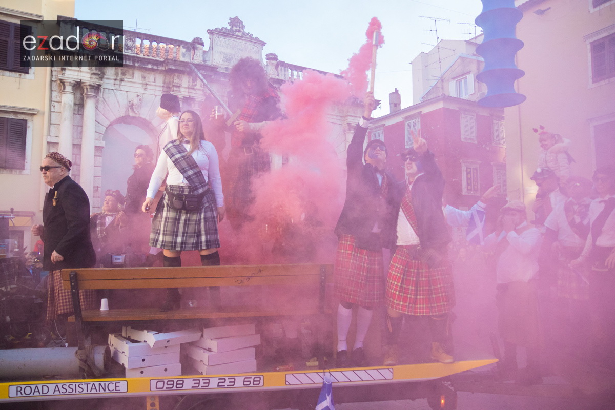 Zadarski karneval 2018: Povorka maškaranih skupina od Gradskih vrata preko Foruma do Narodnog trga Zadarski karneval 2018: Povorka maškaranih skupina od Gradskih vrata preko Foruma do Narodnog trga
