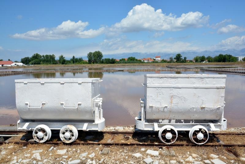 Nin – Povijesni gradic Nin pokraj Zadra za svoju prepoznatljivost ima nadaleko poznatu i najstariju hrvatsku solanu. Pod geslom “Prica o soli…” i dan danas se sol proizvodi na tradicionalan nacin. Photo: Damir Spehar/PIXSELL Nin – Povijesni gradic Nin pokraj Zadra za svoju prepoznatljivost ima nadaleko poznatu i najstariju hrvatsku solanu. Pod geslom “Prica o soli…” i dan danas se sol proizvodi na tradicionalan nacin. Photo: Damir Spehar/PIXSELL