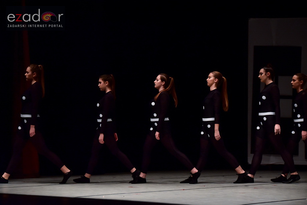 Predstava “Odgojoj” Plesne udruge Gesta u HNK Zadar