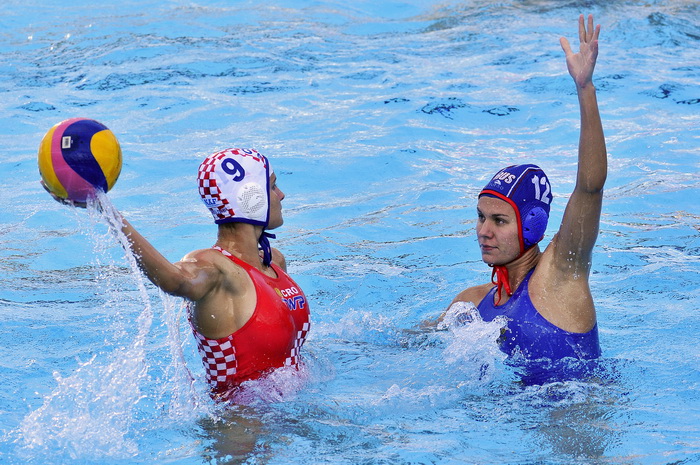 Zagreb, 310810.
Bazen Mladosti, Jarunska 5.
Utakmica zenskog vaterpola u sklopu Europskog prvenstva, izmedju Hrvatske i Rusije.
Na slici: Maja Kalauz (Hrvatska) i Yulia Gaufler (Rusija).
Foto: Boris Kovacev / CROPIX Zagreb, 310810.
Bazen Mladosti, Jarunska 5.
Utakmica zenskog vaterpola u sklopu Europskog prvenstva, izmedju Hrvatske i Rusije.
Na slici: Maja Kalauz (Hrvatska) i Yulia Gaufler (Rusija).
Foto: Boris Kovacev / CROPIX