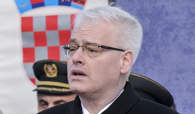 Zagreb, 101112.
Svecana prisega 10. narastaja kadeta Oruzani snaga RH na Hrvatskom vojnom ucilistu Petar Zrinski.
Na fotografiji: Predsjednik Ivo Josipovic.
Foto: Admir Buljubasic / CROPIX