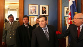 Zadar, 111212. 
Nakon zahvale generalu Anti Gotovini, Zadrani su danas odali priznanje i ratnom zapovjedniku postrojbi specijalne policije Mladenu Markacu. General Markac prosetao je zadarskim Poluotokom te posjetio gradonacelnika Zvonimira Vrancica u nje