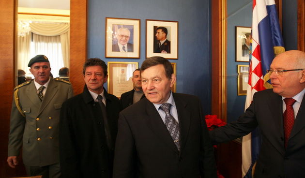 Zadar, 111212. 
Nakon zahvale generalu Anti Gotovini, Zadrani su danas odali priznanje i ratnom zapovjedniku postrojbi specijalne policije Mladenu Markacu. General Markac prosetao je zadarskim Poluotokom te posjetio gradonacelnika Zvonimira Vrancica u nje