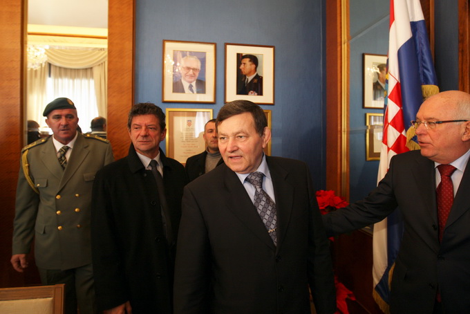 Zadar, 111212. 
Nakon zahvale generalu Anti Gotovini, Zadrani su danas odali priznanje i ratnom zapovjedniku postrojbi specijalne policije Mladenu Markacu. General Markac prosetao je zadarskim Poluotokom te posjetio gradonacelnika Zvonimira Vrancica u nje