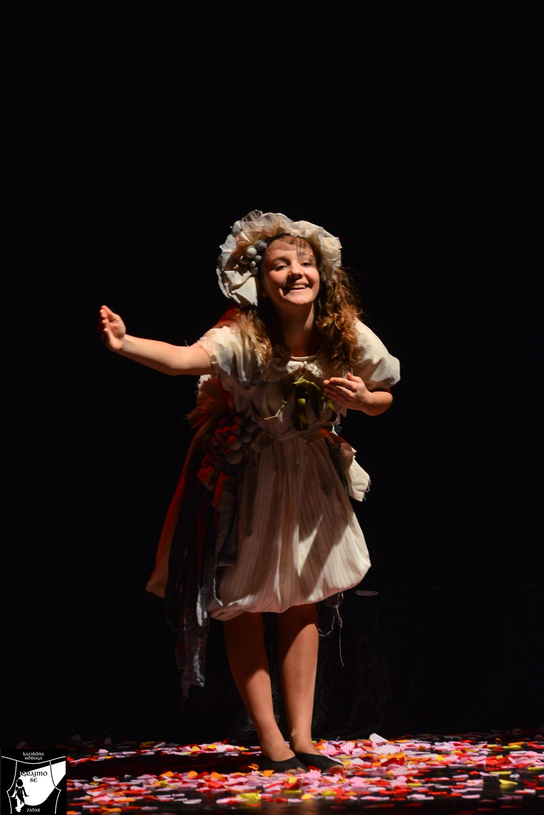 Kazališna udruga “Igrajmo se”: Predstava “Godišnja doba”