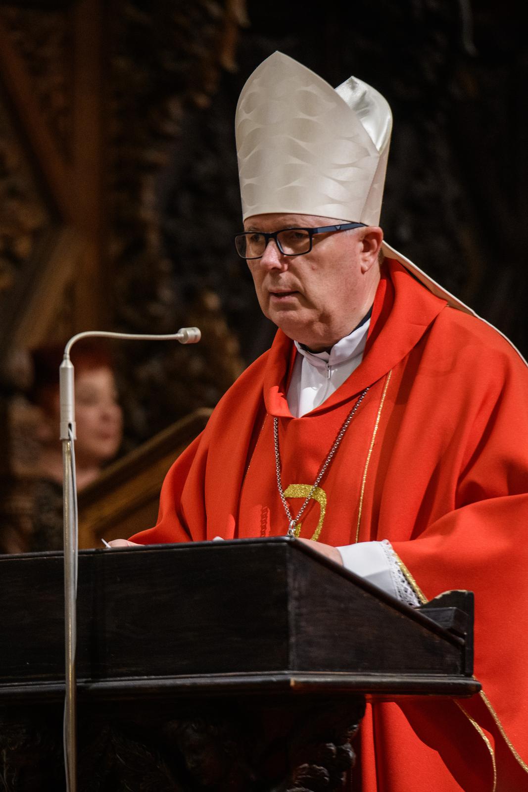 Nadbiskup Zgrablić predvodio Službu Muke Gospodnje u katedrali sv. Stošije Nadbiskup Zgrablić predvodio Službu Muke Gospodnje u katedrali sv. Stošije