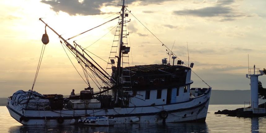 Ribarski brod “Glamoč” nasukan na otočiću Mišnjak, Foto: