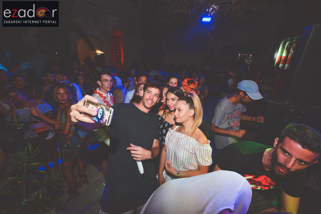 Connect @ Teatro bar & Zlatni kutić Connect @ Teatro bar & Zlatni kutić