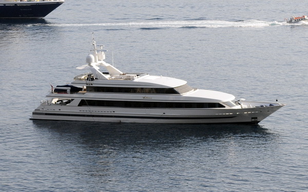 Dubrovnik, 180809.
Jedna od najpopularnijih svjetskih pjevacica Beyonce Knowles u pratnji supruga, americkog repera i producenta Jay-Z-a odmara se na luksuznoj jahti Va bene usidrenoj ispred dubrovackog hotela Argentina.
Na fotografiji: jahta Va bene.
Fot Dubrovnik, 180809.
Jedna od najpopularnijih svjetskih pjevacica Beyonce Knowles u pratnji supruga, americkog repera i producenta Jay-Z-a odmara se na luksuznoj jahti Va bene usidrenoj ispred dubrovackog hotela Argentina.
Na fotografiji: jahta Va bene.
Fot