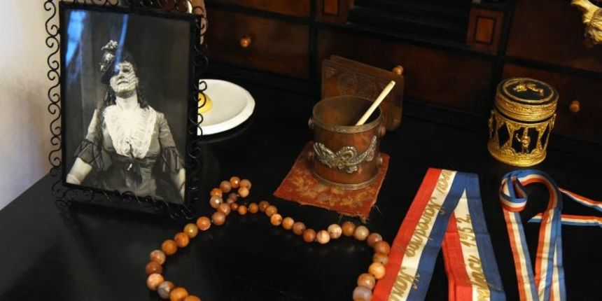 Zagreb – Povodom obljetnice smrti knjizevnika Miroslava Krleze u Memorijalnom prostoru Miroslava i Bele Krleze organizirano je Putovanje s Krlezom prema autorskom konceptu Gorana Matovica voditelja Centra Miroslav Krleza. Uz scenski nastup glumca Dragana Zagreb – Povodom obljetnice smrti knjizevnika Miroslava Krleze u Memorijalnom prostoru Miroslava i Bele Krleze organizirano je Putovanje s Krlezom prema autorskom konceptu Gorana Matovica voditelja Centra Miroslav Krleza. Uz scenski nastup glumca Dragana