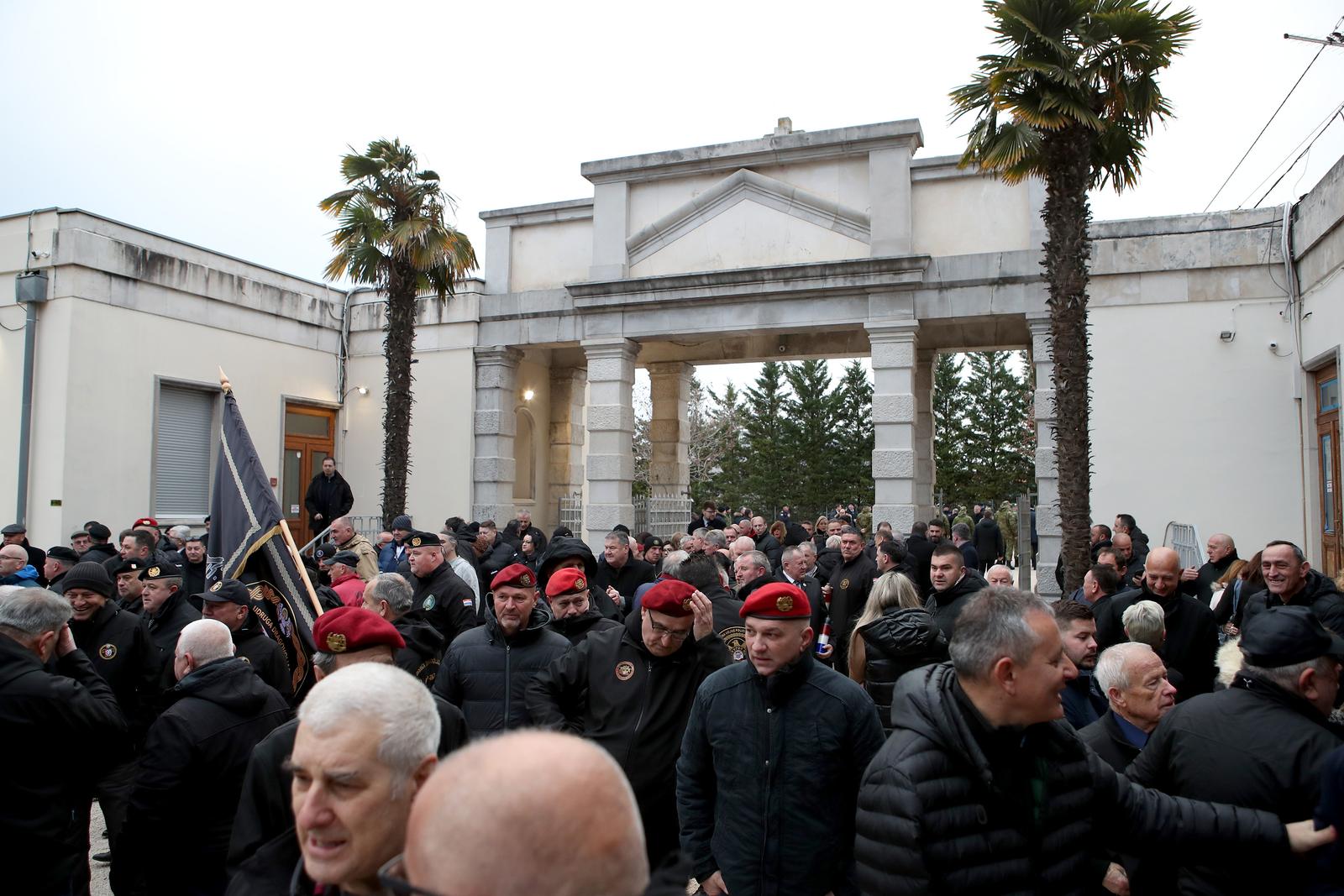 Na Gradskom groblju odana počast poginulim hrvatskim braniteljima povodom 30. obljetnice VRO Maslenica Na Gradskom groblju odana počast poginulim hrvatskim braniteljima povodom 30. obljetnice VRO Maslenica