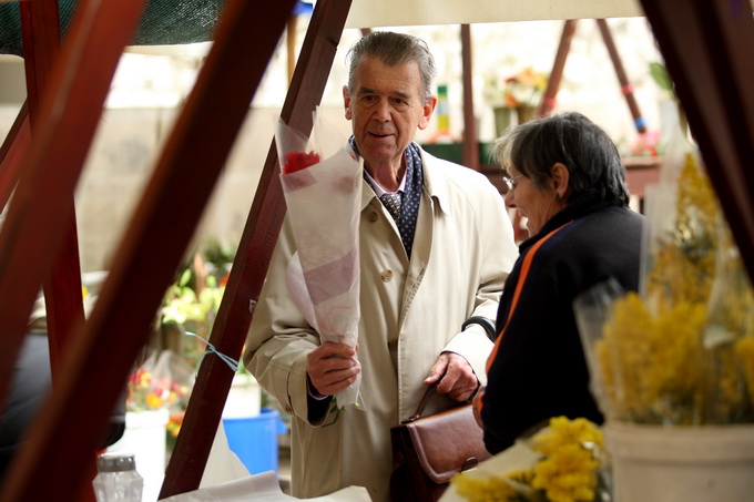 Zadar, 080313.
Danas se diljem svijeta, pa tako i u Zadru, obiljezava Medjunarodni dan zena.
Zadrani su danas zenama, prema obicaju, poklanjali cvijece.
Na fotografiji: detalj sa zadarske trznice.
Foto: Jure Miskovic / CROPIX