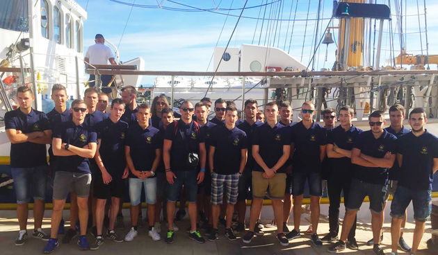 Prva skupina učenika Pomorske škole Zadar krenulo na praksu školskim brodom “Kraljica mora”