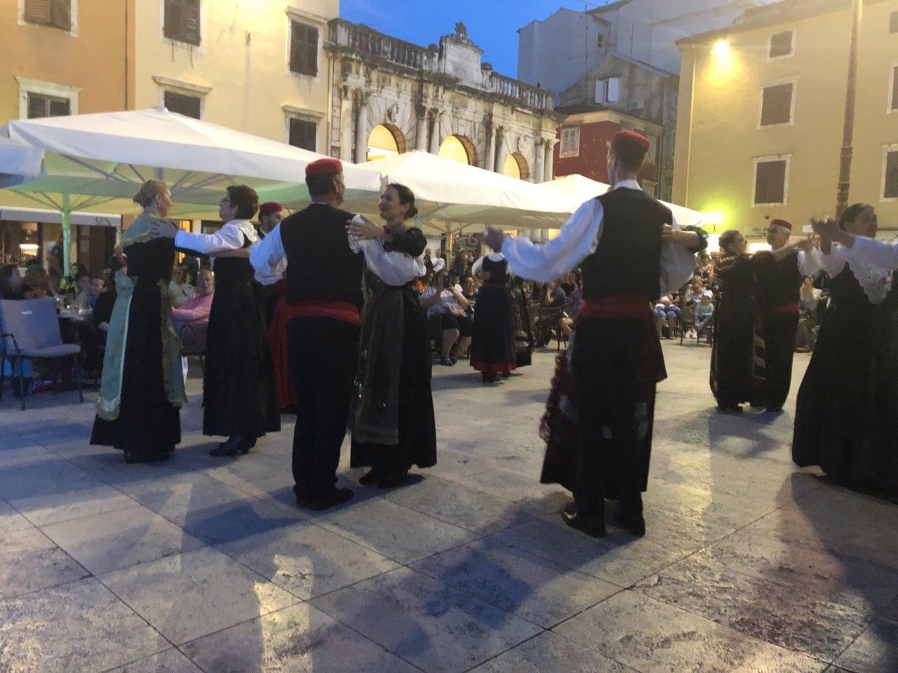 KUD Zadarski Tanac i Iseljena Hrvatska na Narodnom trgu