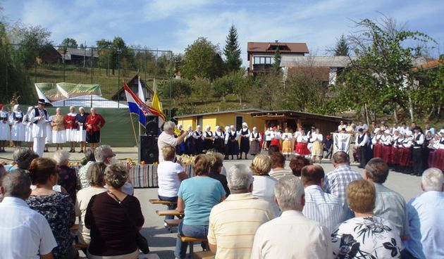 Jesen u Pauriji – manifestacija kojom od zaborava žele otrgnuti stare običaje.