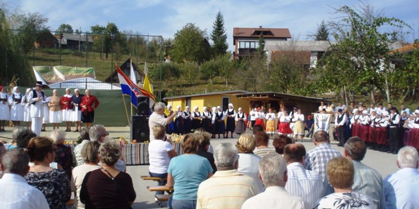 Jesen u Pauriji – manifestacija kojom od zaborava žele otrgnuti stare običaje.