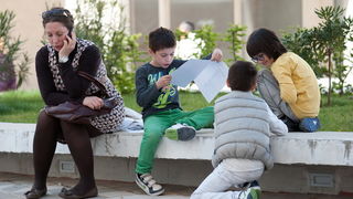 Zadar, 290312.
Danas se u kulturnoj udruzi / centru ” Planet BB ” odrzala audicija za ulogu u popularnoj TV seriji “Larin izbor”. Sudjelovali su djecaci u dobi 6 – 10 godina.
Na fotografiji: djecaci vjezbaju tekst pred audiciju.
Foto: Luka Gerlanc / CROPI Zadar, 290312.
Danas se u kulturnoj udruzi / centru ” Planet BB ” odrzala audicija za ulogu u popularnoj TV seriji “Larin izbor”. Sudjelovali su djecaci u dobi 6 – 10 godina.
Na fotografiji: djecaci vjezbaju tekst pred audiciju.
Foto: Luka Gerlanc / CROPI