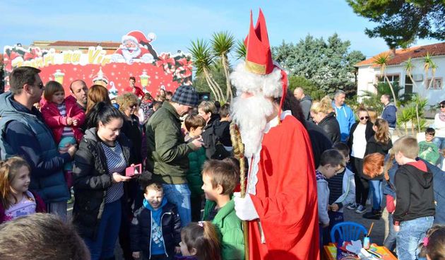 Vir: Druženje virske djece sa Svetim Nikolom