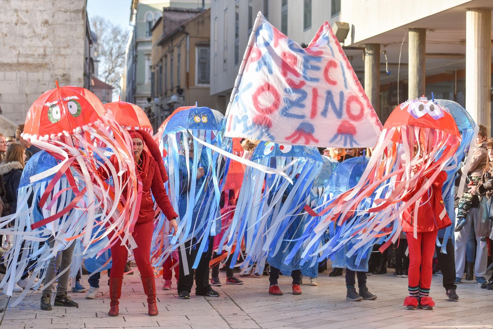 Zadarski karneval 2018: Povorka maškaranih skupina gradskim ulicama Zadarski karneval 2018: Povorka maškaranih skupina gradskim ulicama