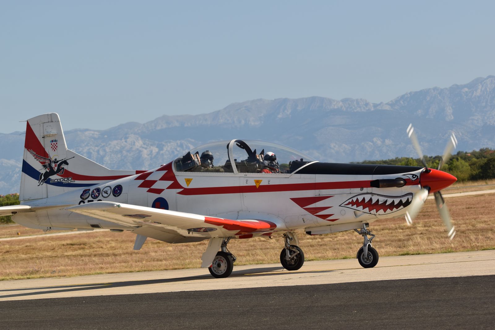 “Krila Oluje” otputovala na peto gostovanje u Austriji “Krila Oluje” otputovala na peto gostovanje u Austriji