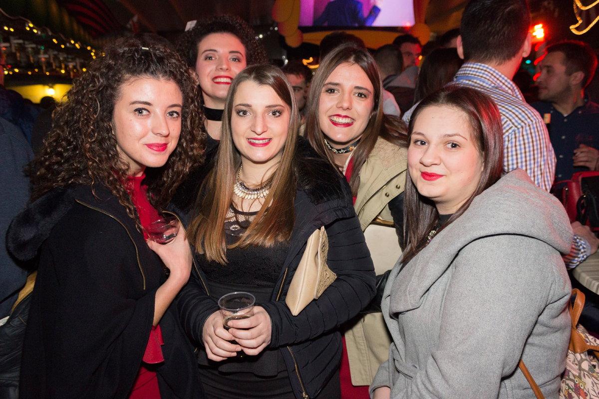 Doček 2017: Najluđa noć na zadarskom Poluotoku privukla više tisuća Zadrana i gostiju Doček 2017: Najluđa noć na zadarskom Poluotoku privukla više tisuća Zadrana i gostiju