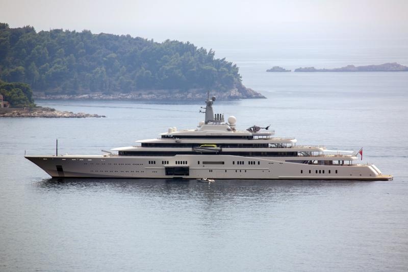 Megajahta “Eclipse” ruskoga multimiljardera Romana Abramoviča na sidru ispred Cavtata. Photo: Grgo Jelavić/PIXSELL Megajahta “Eclipse” ruskoga multimiljardera Romana Abramoviča na sidru ispred Cavtata. Photo: Grgo Jelavić/PIXSELL