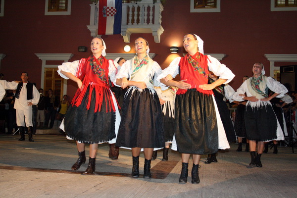 Biograd na Moru: Zavrsna priredba Ljetne skole folklora
