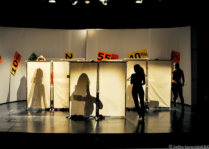 Plesna udruga Gesta: Božićni šoping u SuperOvoj, Foto: Željko Karavida Plesna udruga Gesta: Božićni šoping u SuperOvoj, Foto: Željko Karavida