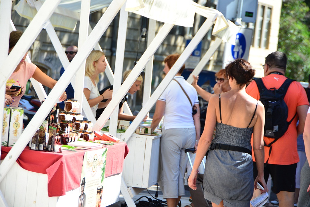 9. Festival smokava: Sajam na Trgu pet bunara